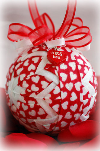 Kiss Me Ornament Side View
