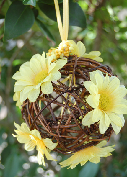 Yellow Daisy Grapevine Pomander Ball